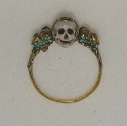 deathandmysticism:  Memento Mori ring from the late 17th century