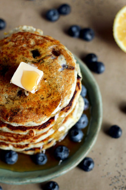 fullcravings:  Vegan Lemon Poppyseed Blueberry Pancakes