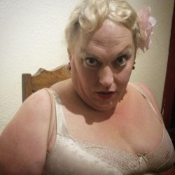 Peekaboo! Bobbi gets dressed up for the #sissy #social #meetup