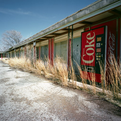 destroyed-and-abandoned:  A long-forgotten motel on the plains