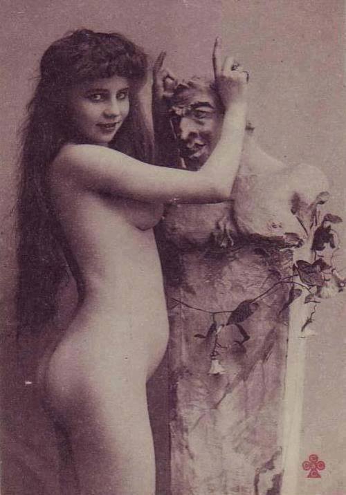 This was A Thing? A very upsetting thing. Nothing about those statue busts says “Yes pose nude with me, I totally won’t possess you and/or haunt your nightmares forever”