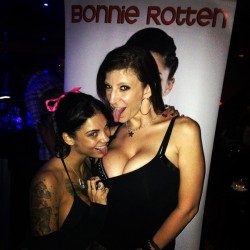 sarajayxxx:  Got to see my girl Bonnie Rotten perform at Thee