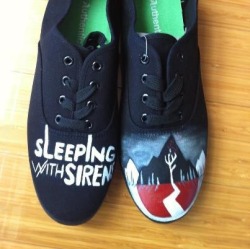 beautylieswithinourtrueselfs:  Imma do this with my shoes <3
