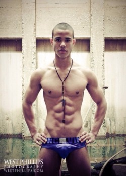 savvyifyanasty:  > his body!