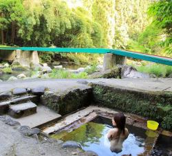 Japanese onsen, via oguro.keita  鹿児島県 妙見温泉「和気湯」坂本龍馬夫妻も入浴したと伝わる野趣溢れる風呂です。