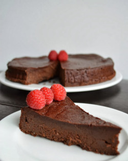 foodffs:  Green and Black’s Flourless Chocolate Torte  Really