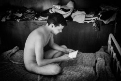 sean-clancy:  Reading in bed (ii) by Daniel Regan  Blog: funnytimeofyear.com