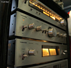 analog-dreams:  Toshiba ST-335 Stereo Tuner, SY-335 Stereo Preamplifer,