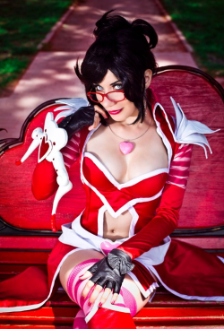 hentai-ass:  hentai-ass:  Heartseeker Vayne cosplay by Clodia