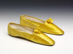 aleyma:  Pair of shoes, made in Great Britain, 1830-35 (source).