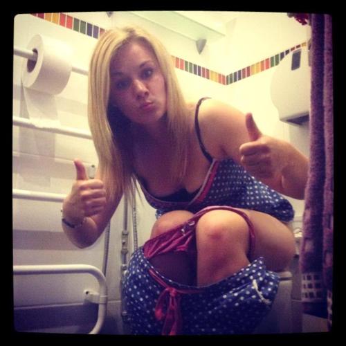 dimitrivegas:  Pooping women