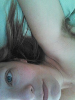 hairysweetlittleone:  Morning in bed… 