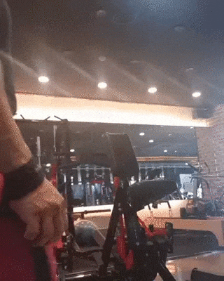 bigmusclestuds:  Big daddy has an exceptional round bubble butt!Big