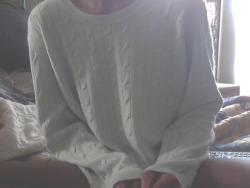 disarms:  New sweater (✿◠‿◠) 