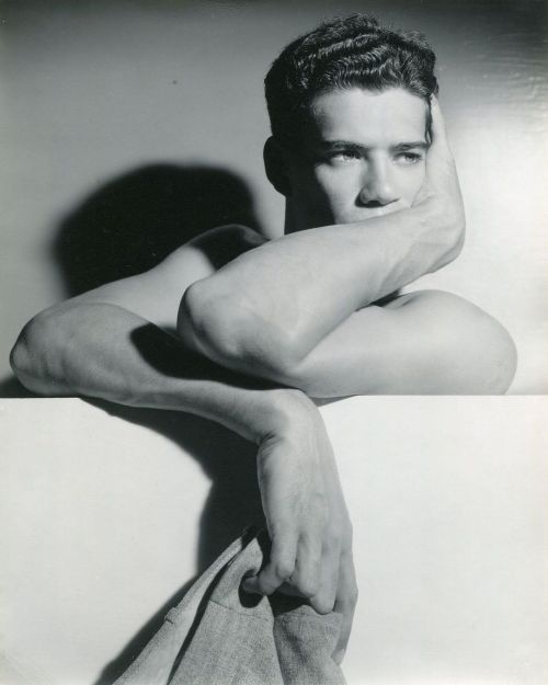 beyond-the-pale:    George Platt Lynes, Robert McVoy, Ballet