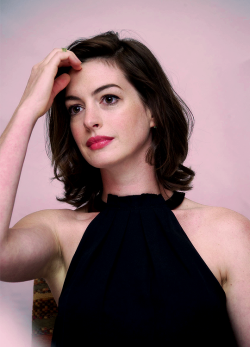 fuckyeahanniehathaway:  Anne Hathaway @ ‘The Intern’ Photocall