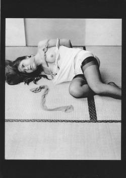 sowhatifiliveinjapan:  緊縛フォト選集 - 薔薇聖女 (1971)