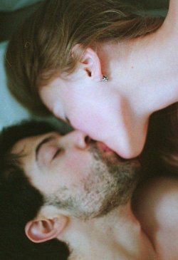 l0ve-kills-emoti0ns:  Vintage Kiss en We Heart It. http://weheartit.com/entry/85333630