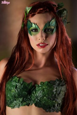 irishgamer1:  A sexy nude poison ivy cosplay. That ass is nice.