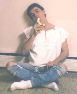 jefry812:  gay guy sleeveless shirt levi white sock sucking banana