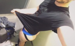 verticallings:  I took this bomb ass-pic while I was on the airport