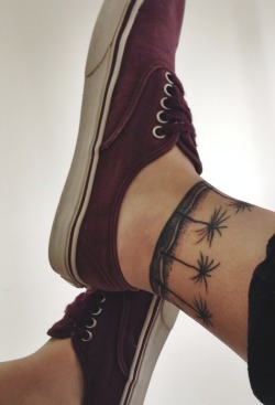 mi-vola:  ensomnic:  instagram @creakz  Me encanta ese tattoo!!!
