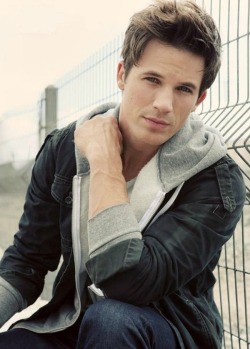 famacity:  Famacity  Matt Lanter 