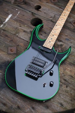 sweetsexyguitars:  Daemoness Cimmerian 