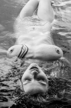 joebloe:  bandwnudephotography:  duanebphoto:   Hard Water [NSFW]