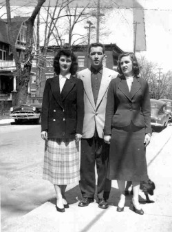 bastardkeaton:  Ottawa, 1950s Love the one-button jacket 