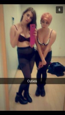 mirrorshotmenowz:  Trade Snapchat Usernames @ http://bit.ly/SnapchatTrades  Submit your own pics on Kik or Snapchat to fyeahcellpics