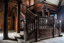 richboxfrenzy:A beautiful old oak staircase inside a decaying