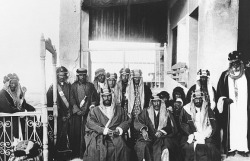 ibn-saud:  الملك عبدالعزيز مع الأمير مبارك