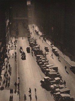 luzfosca:  Harold Cazneaux The Canyon, Martin Place, 1925  