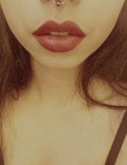 tvshyy:  false-pretences:  Yep, my lips are great.  i want your