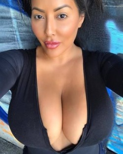 lukecage777:  14by8inches:  ❤ Large boobs & babes ❤ Follow