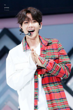 happybbh:  현재백현중 | do not edit