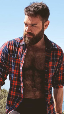 bent4beards:  Bent4beards    Beard and fur.