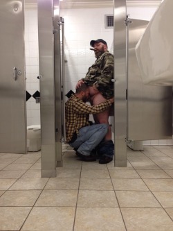 slavetoserve:  Zac loved making his fag go to local restrooms