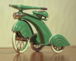 bigthingscomeinblueboxes:  1930s Art Deco tricycle and baby stroller