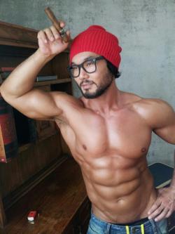 ricemuscle:  Korean muscle daddy looking tanned, thick and sexy