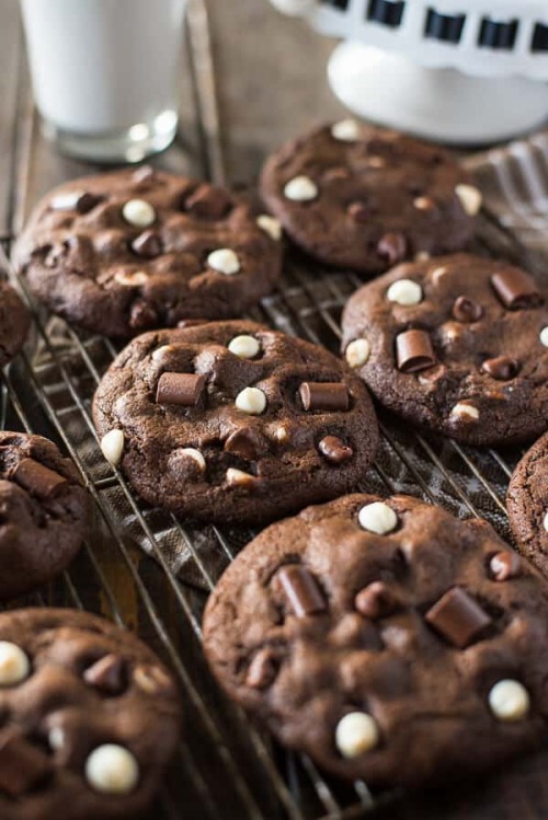 recipe-cookbook: Bakery Style Triple Chocolate Chip Cookies 