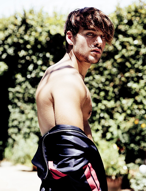 dylansprayberries:  dylan sprayberry for da man magazine  