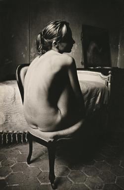 vivipiuomeno:  Jeanloup Sieff ph. - Portrait of a seated lady,