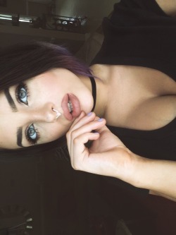 thebloodyhale:  goldenn-foxx:  My goth side came out today  I