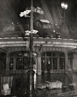 Weegee - Accident on upper roadway of Grand Central Station,