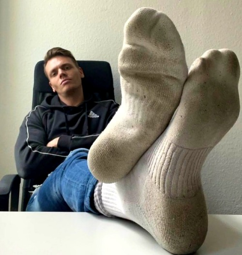 socksandskins:https://socksandskins.tumblr.com/