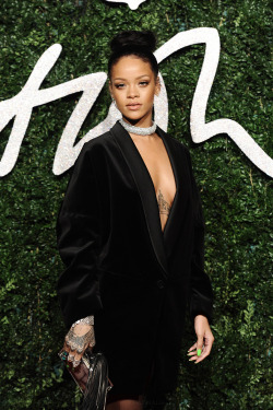 rihannalb:  Rihanna at the British Fashion Awards in London: