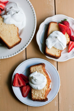 foodffs:  Sweetened Condensed Milk Loaf with Strawberries and