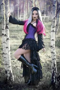 gothicandamazing:    Model: Kali Noir DiamondPhoto: Vanic PhotographyOutfit: